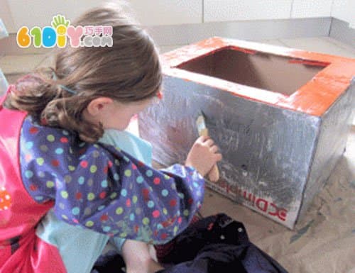 Children turn waste into treasure handmade waste carton TV