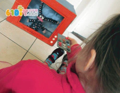 Children turn waste into treasure handmade waste carton TV