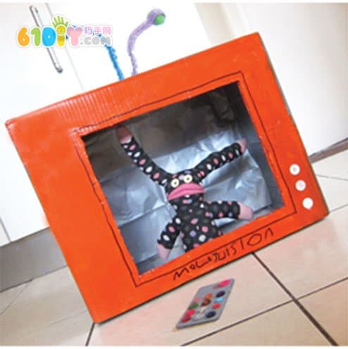 Children turn waste into treasure handmade waste carton TV