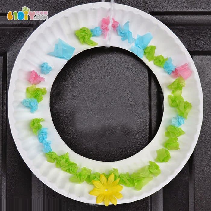 Spring paper plate hanging