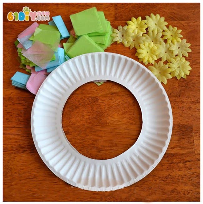 Spring paper plate hanging