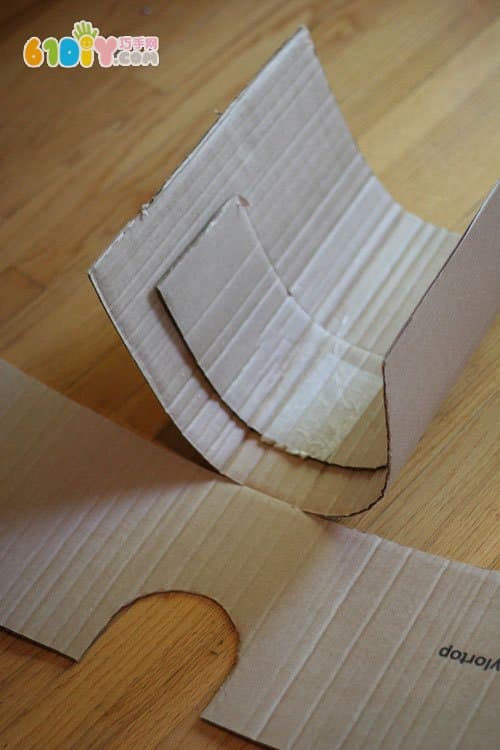 Waste cardboard armor artwork and production process