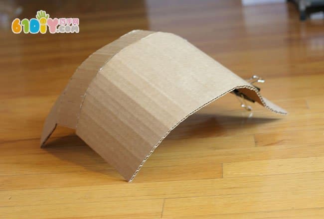 Waste cardboard armor artwork and production process