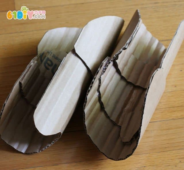 Waste cardboard armor artwork and production process