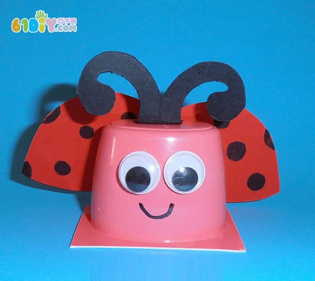 Kindergarten waste utilization manual yoghurt cup small ladybug