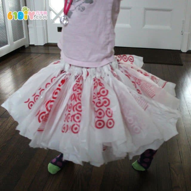 Kindergarten environmental protection clothing waste plastic bag making pettiskirt