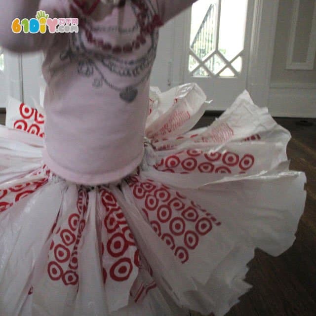 Kindergarten environmental protection clothing waste plastic bag making pettiskirt