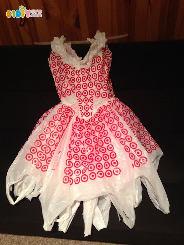 Kindergarten plastic bag making princess dress