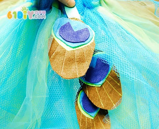 Kindergarten costumes, old mosquito nets, non-woven fabrics, peacock costumes