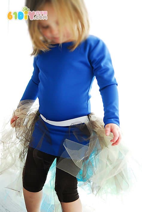 Kindergarten costumes, old mosquito nets, non-woven fabrics, peacock costumes