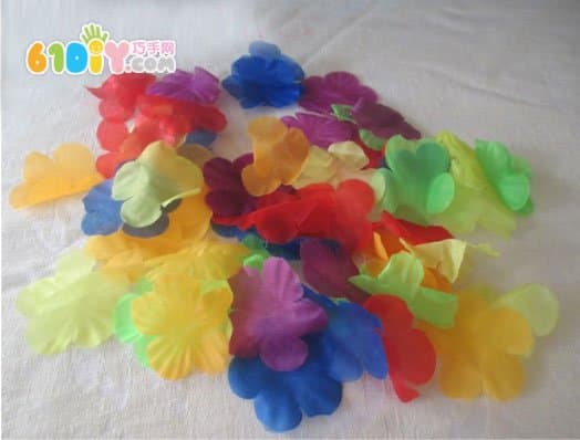 Making flower hair clips from waste materials