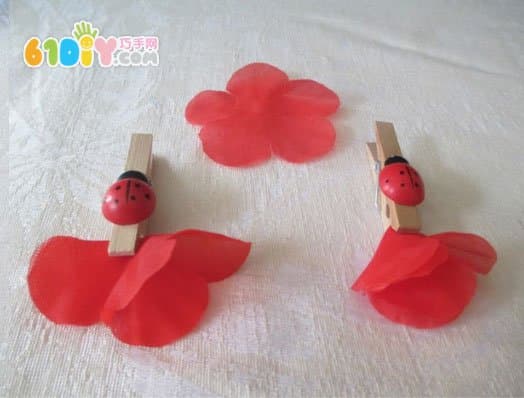 Making flower hair clips from waste materials