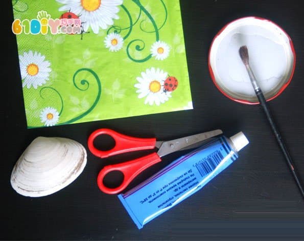 Children's DIY shell crafts