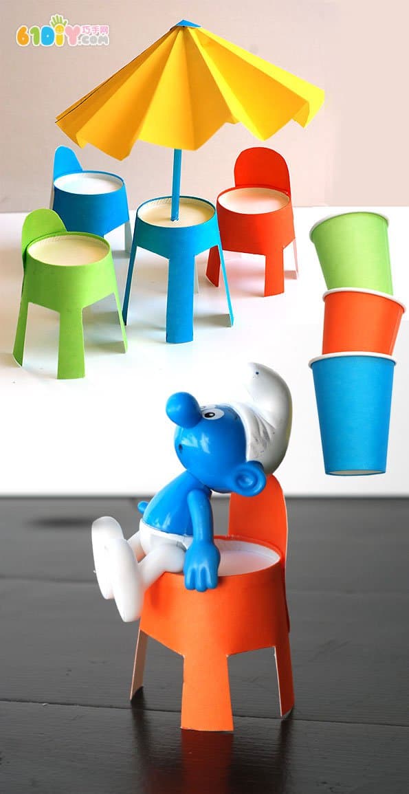 Children's creative handmade tables and chairs and beach umbrellas