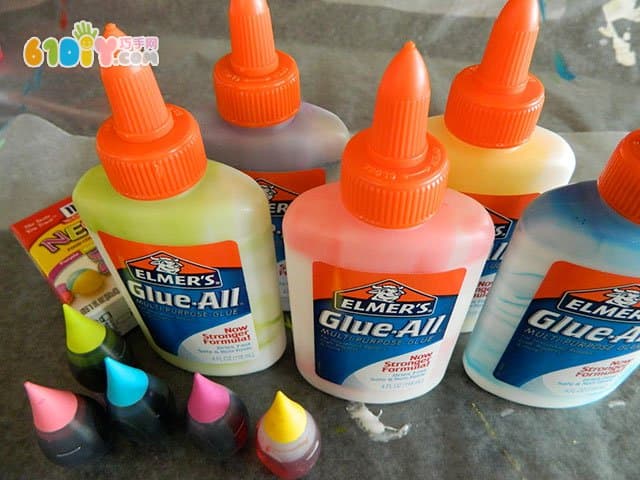 Children's creative DIY painting with colorful glue