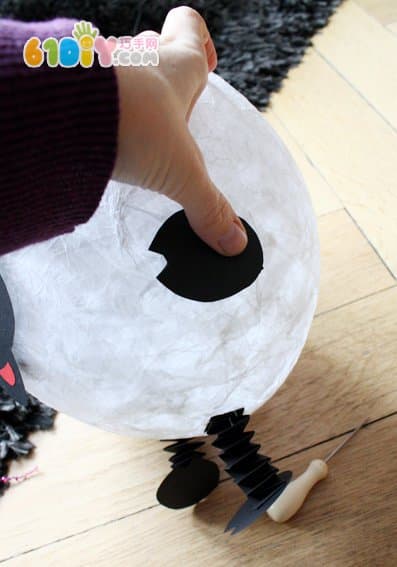 Children making balloons with cartoon lambs lanterns