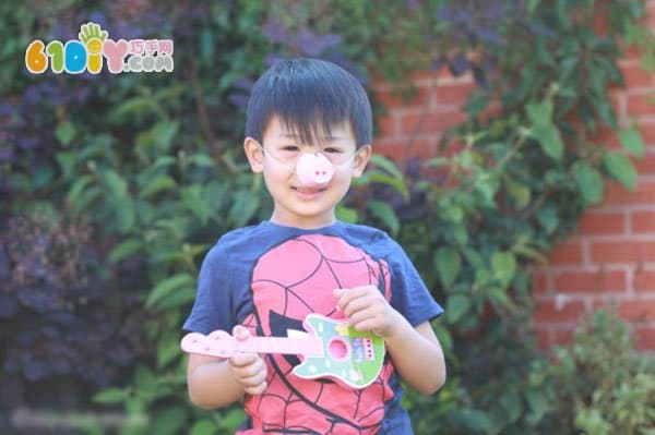 Children's handmade egg tray making pig nose