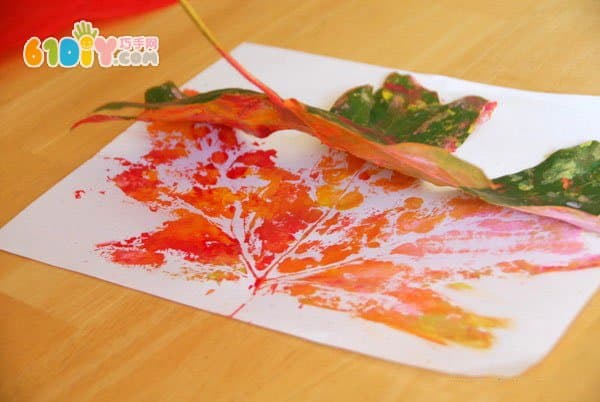 Kindergarten autumn handwork beautiful leaf print