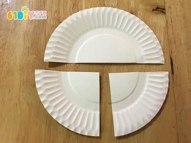 Children's autumn handmade butterfly made with leaves paper plate