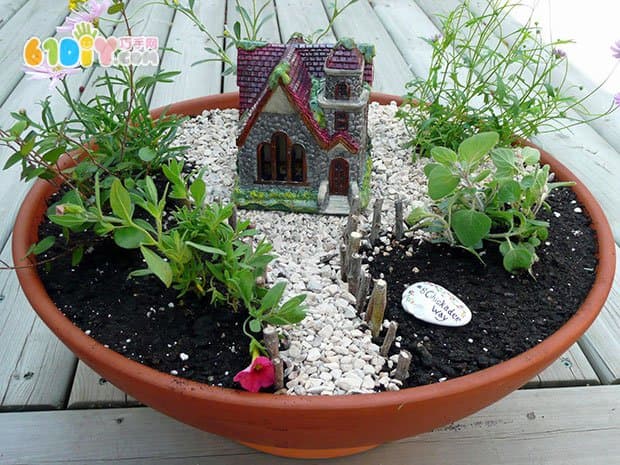 How to make a miniature garden