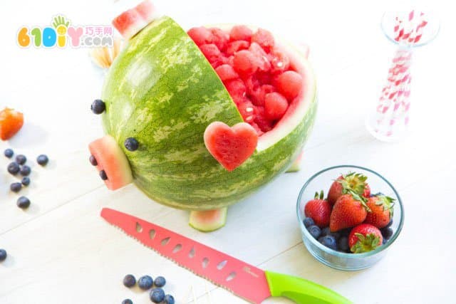 Summer fun How to make cute piglets with watermelon