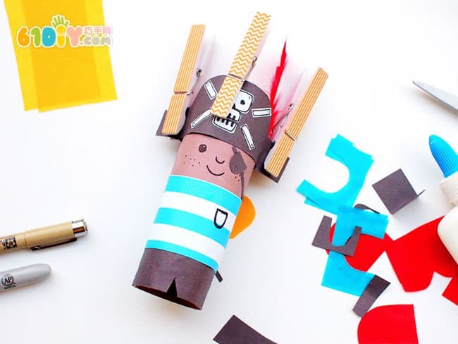 Roll of paper creative handmade Mr. Pirate and his parrot