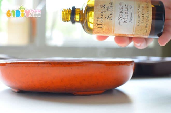Leaf pattern handmade soap making