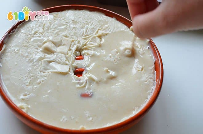Leaf pattern handmade soap making