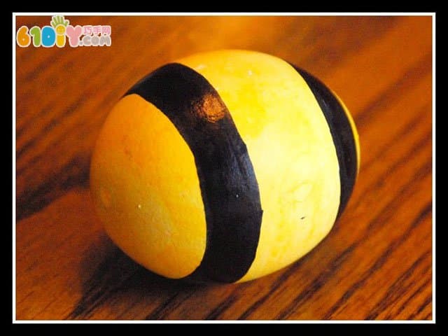 Eggshell bee handmade