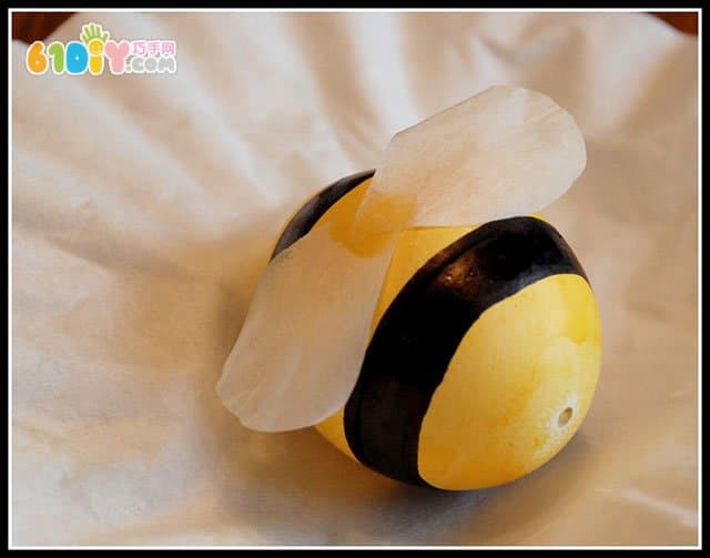 Eggshell bee handmade