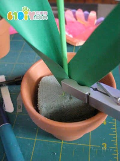 Teacher's Day Handmade Beautiful Hand Shaped Tulip Flower Pot