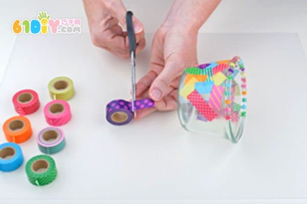 Children use colored tape to make Mid-Autumn Festival lanterns