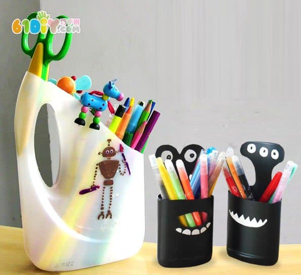 Wash bottle to make small monster pen holder