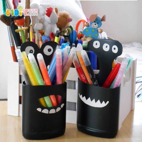 Wash bottle to make small monster pen holder