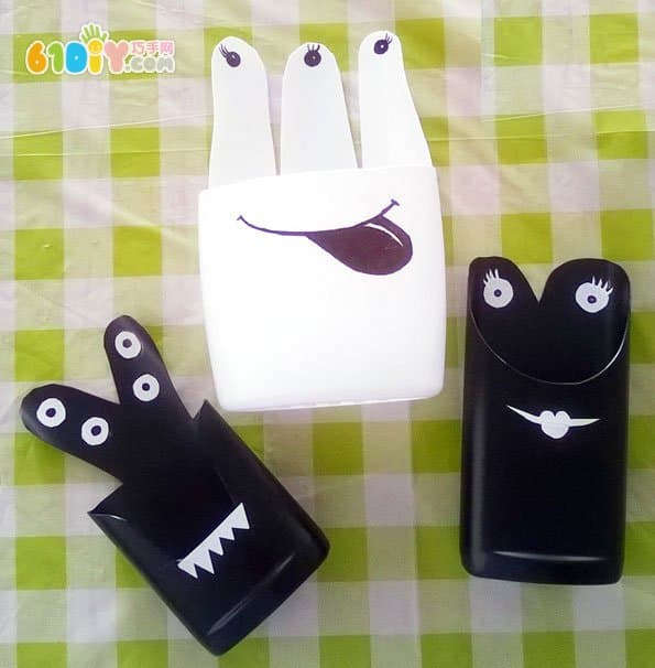 Wash bottle to make small monster pen holder