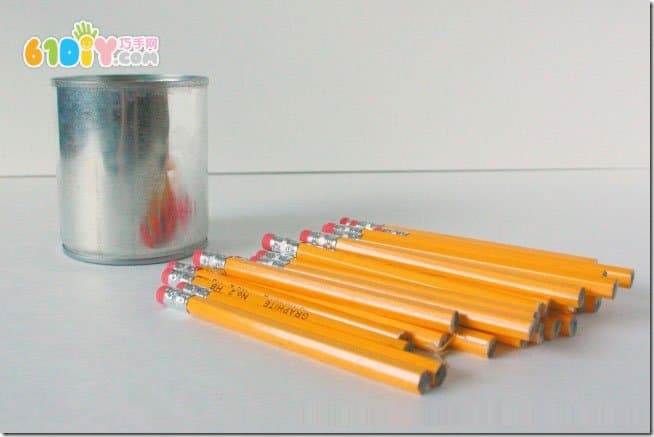 Make a beautiful Teacher's Day gift with a pencil - personalized pen holder