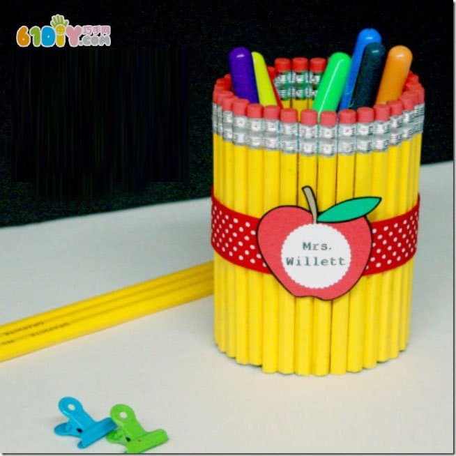 Make a beautiful Teacher's Day gift with a pencil - personalized pen holder