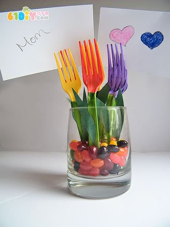 Creative DIY disposable fork for making tulip flowers