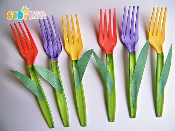 Creative DIY disposable fork for making tulip flowers