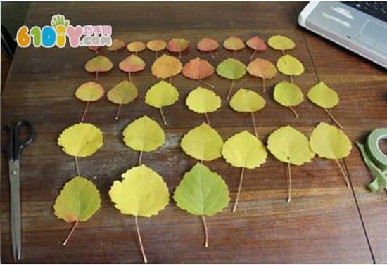 Autumn green hand made use of leaves to make roses