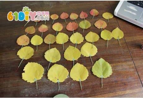 Autumn green hand made use of leaves to make roses