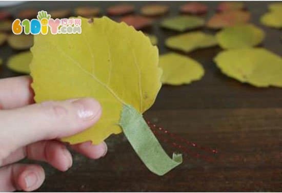Autumn green hand made use of leaves to make roses