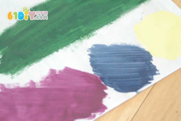 Children making wall decoration flowers