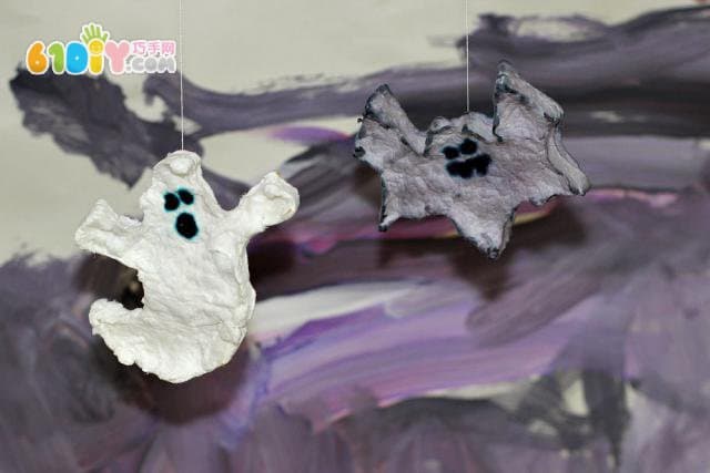 Making Halloween ghosts and bats with paper towels