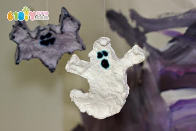 Making Halloween ghosts and bats with paper towels