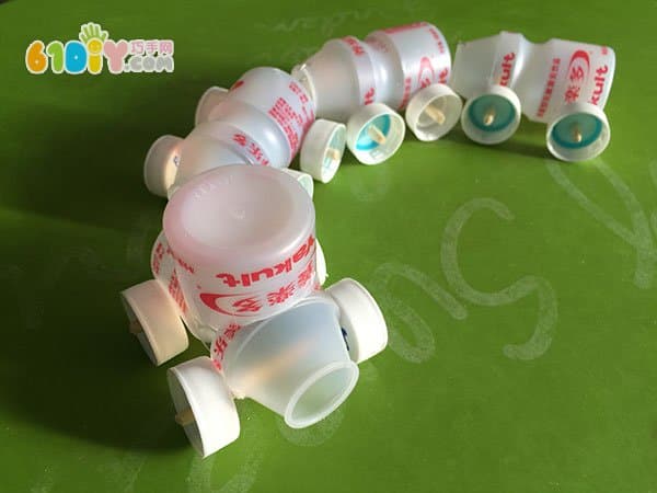 Parent-child production, Yakult multi-bottle waste utilization train