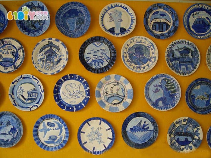 Beautiful hand-painted blue and white porcelain paper plate painting