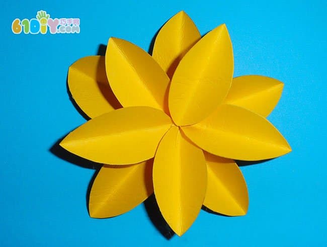 Card paper three-dimensional decorative flower making method