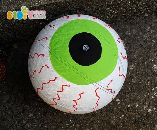 Waste basketball becomes an eyeball