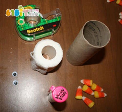 How to make a mummy with a toilet paper tube